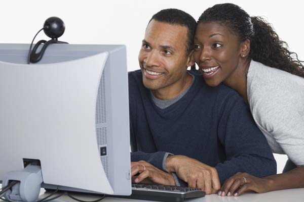 TNMCoupleComputerHappyMeetPlan